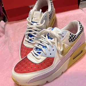 Nike Air Max 90 Size 8US WM Multicolor Multi Material